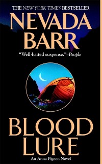 Cover Blood Lure (Anna Pigeon Mysteries, Book 9)