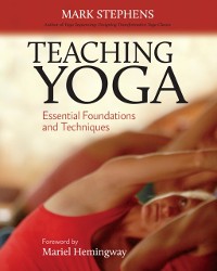 Cover Teaching Yoga